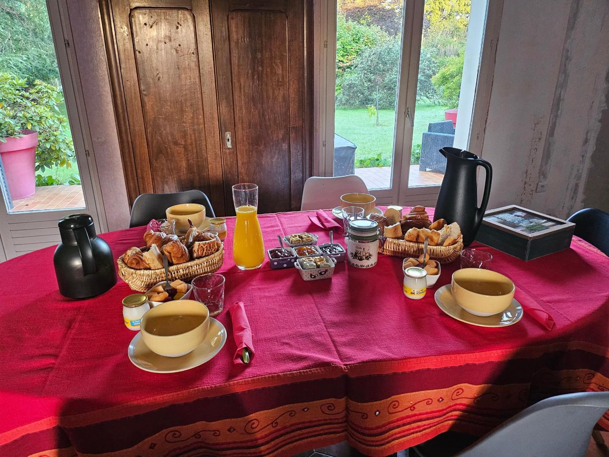 Les Chambres D'Estelle Guécélard Extérieur photo